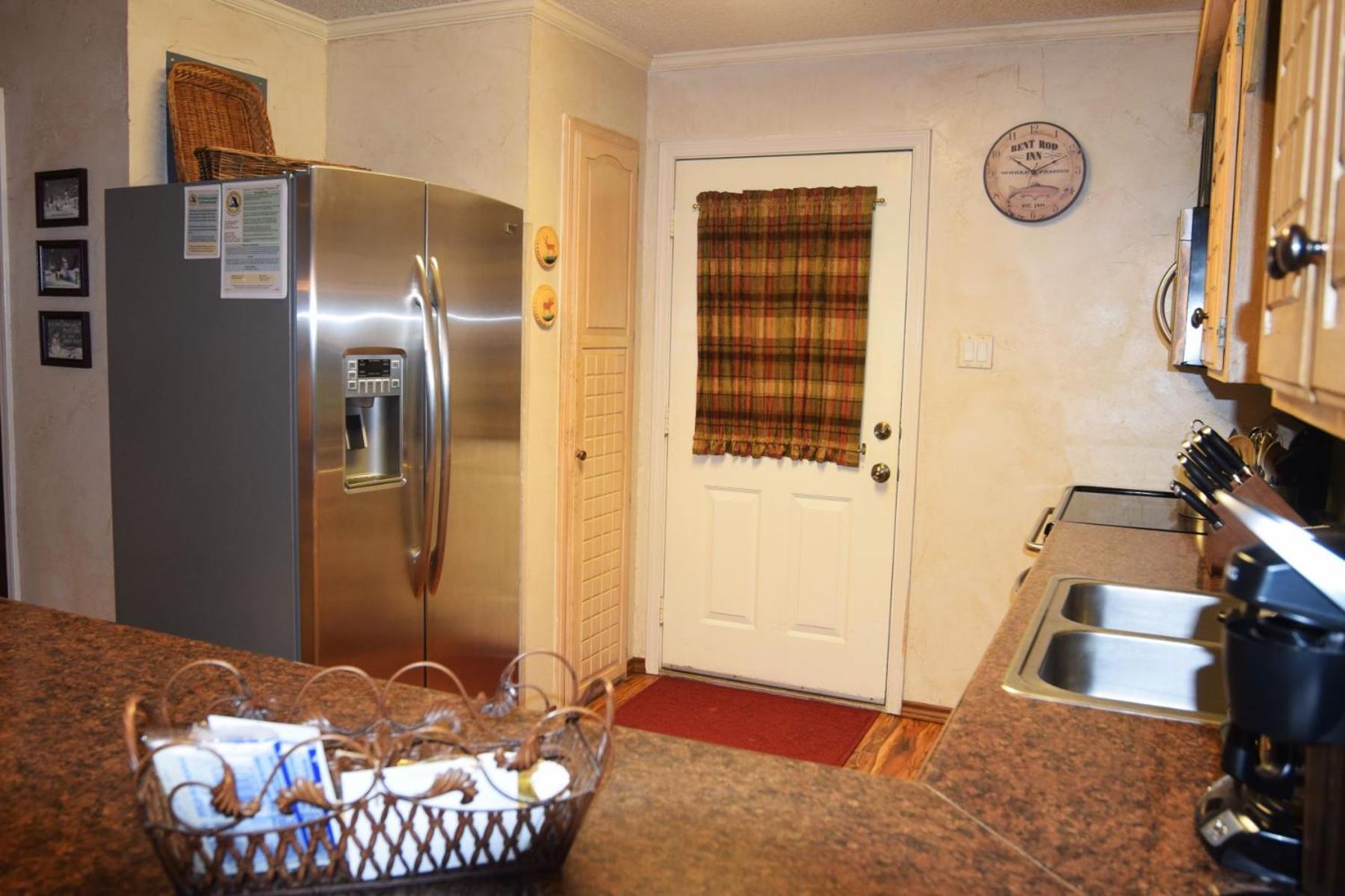 Claim Jumper Townhouse 16 - On The River - Across From The Fishing Ponds - In Town - Near The Ski Area - Fireplace - Wifi - Sate Red River Zewnętrze zdjęcie